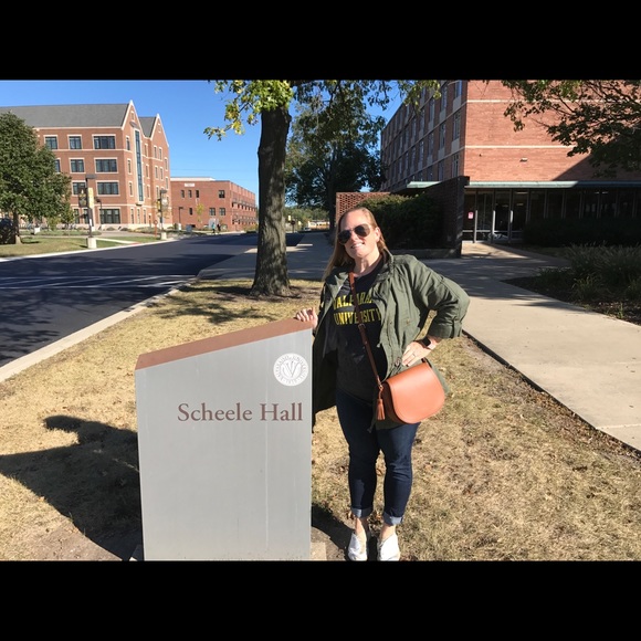 Meet your Posher, Gretchen - Picture 3 of 4